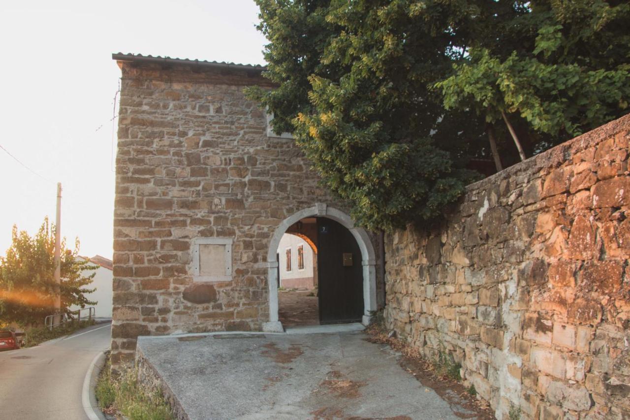Hotel Oltre L'Arco San Dorligo della Valle Exterior foto