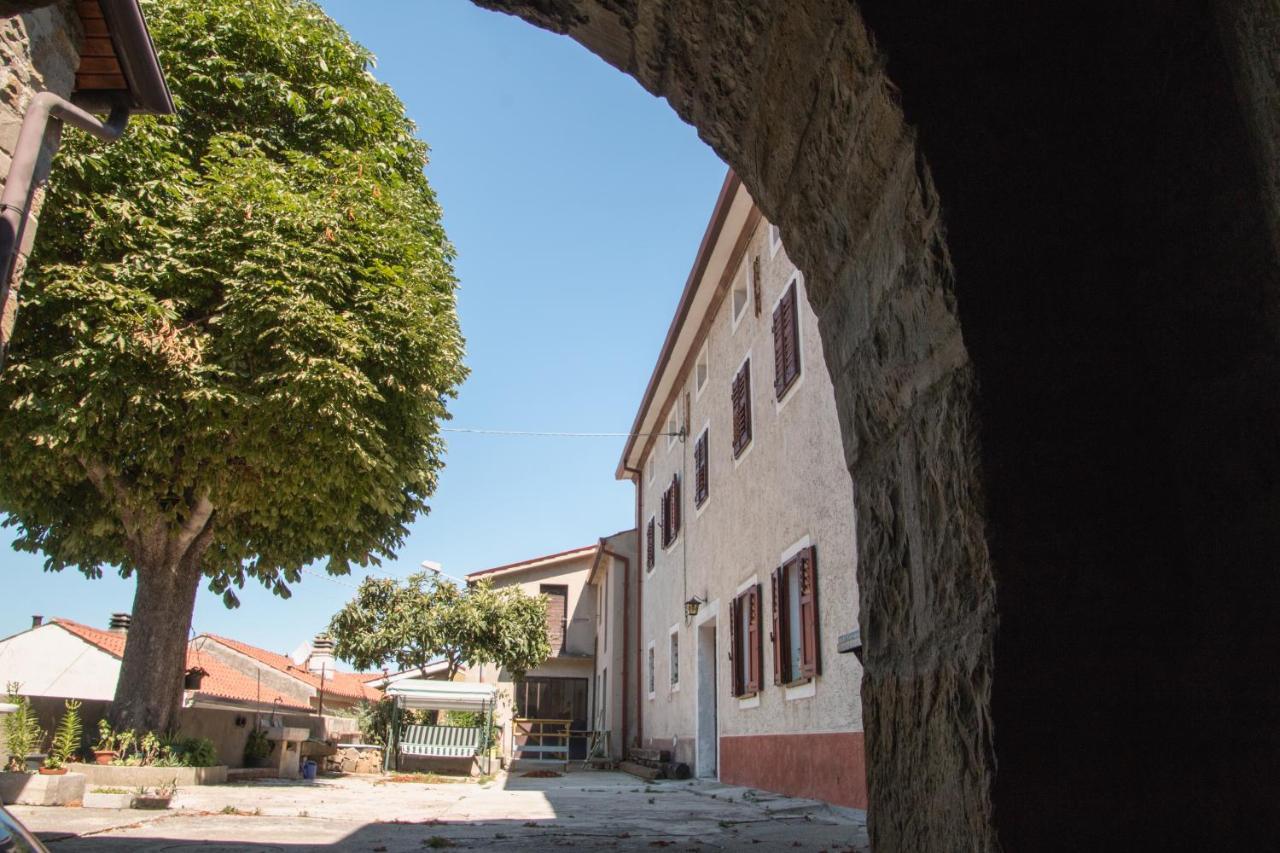 Hotel Oltre L'Arco San Dorligo della Valle Exterior foto