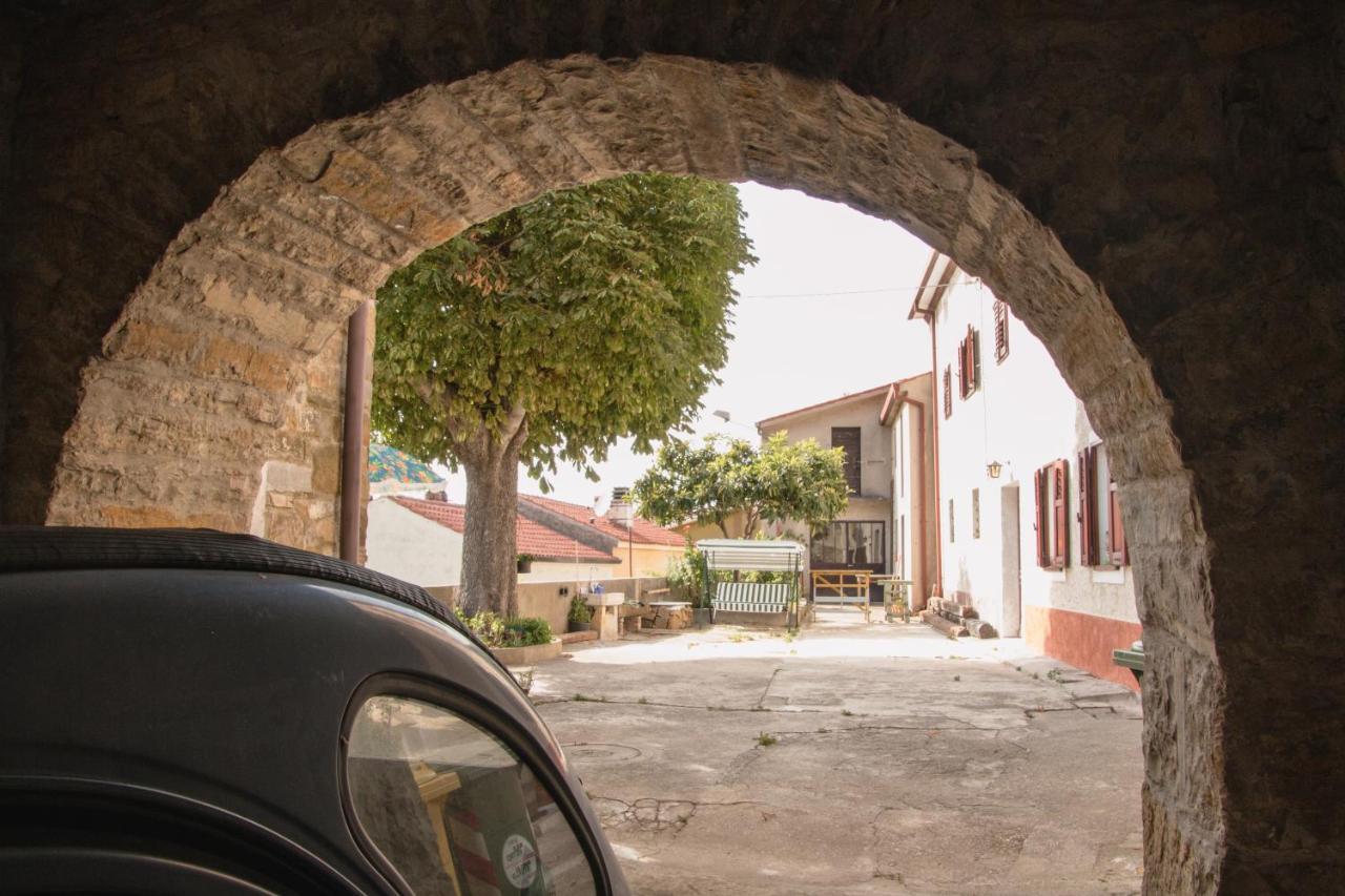 Hotel Oltre L'Arco San Dorligo della Valle Exterior foto